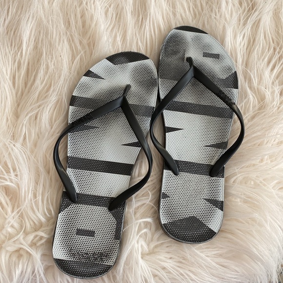 PINK flip flops - Picture 6 of 8